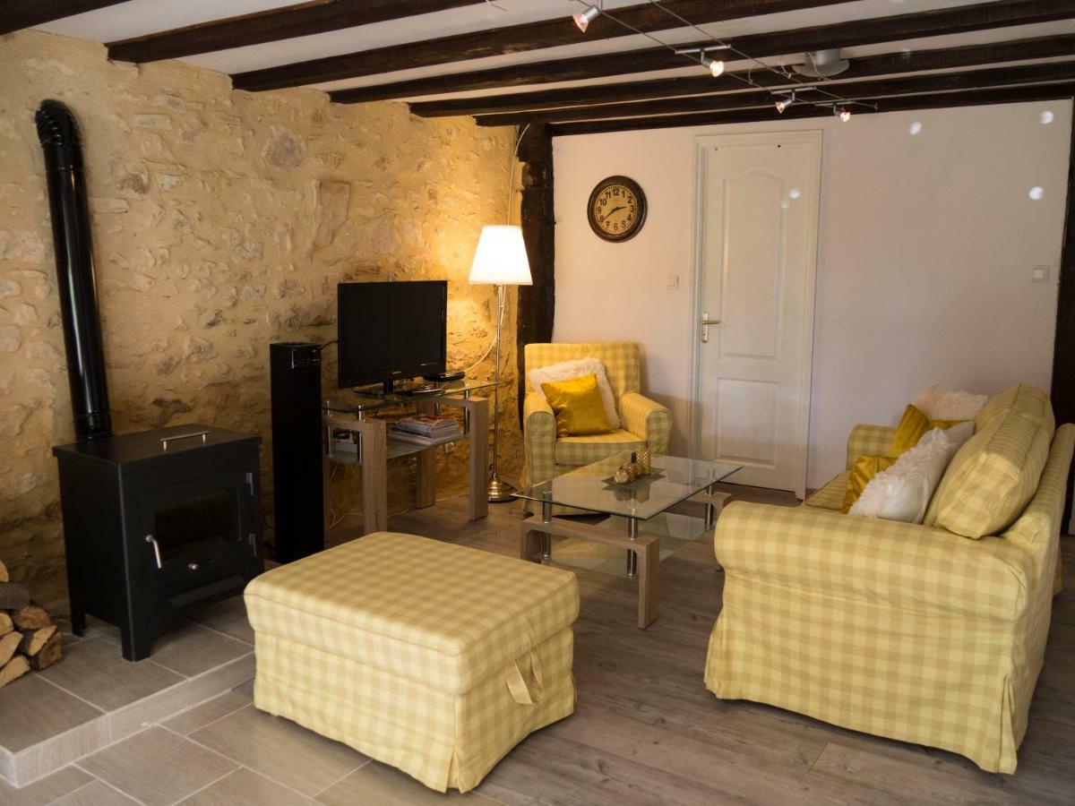 Chez Daisy Villa Montbron Bagian luar foto