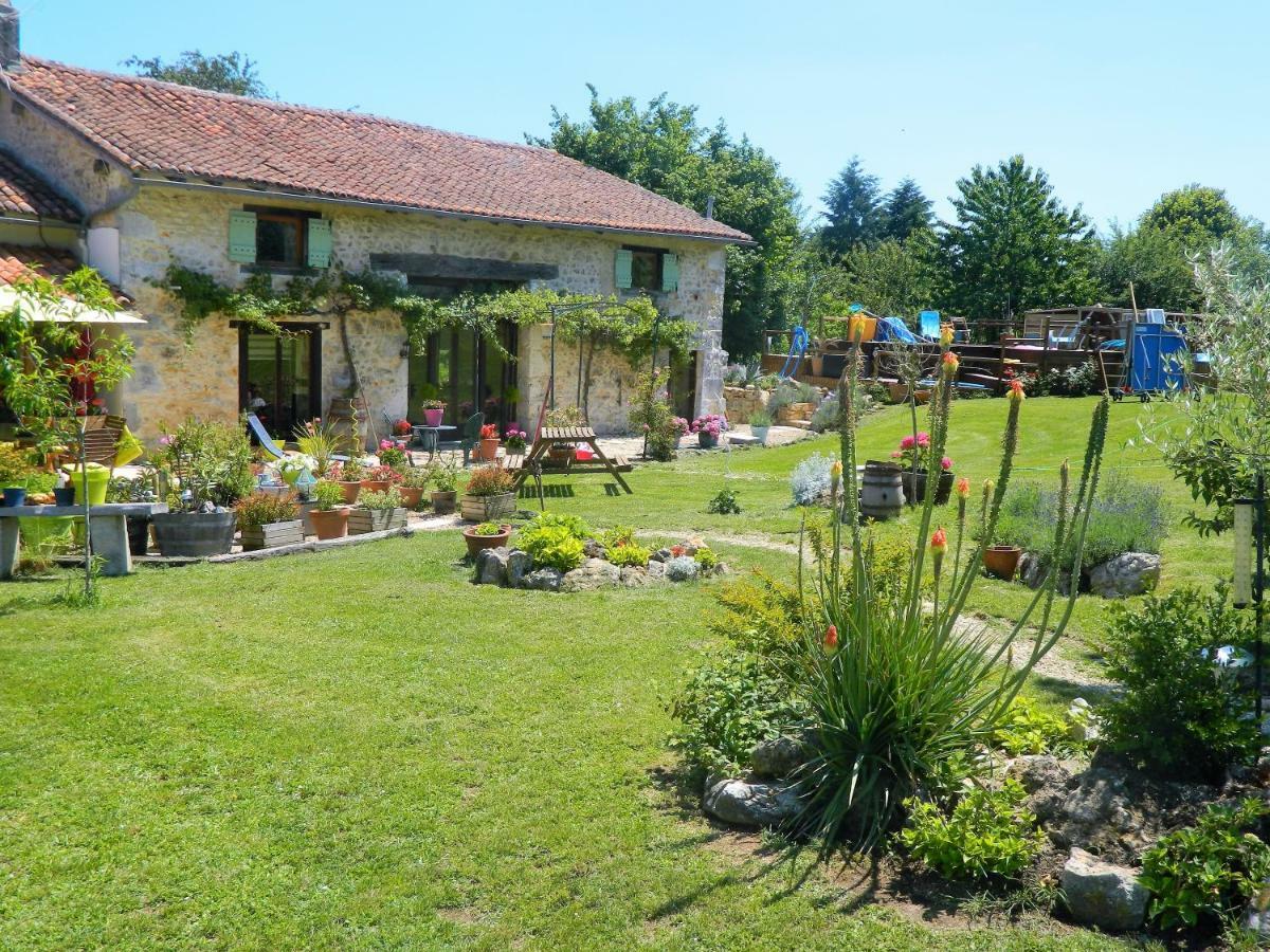 Chez Daisy Villa Montbron Bagian luar foto