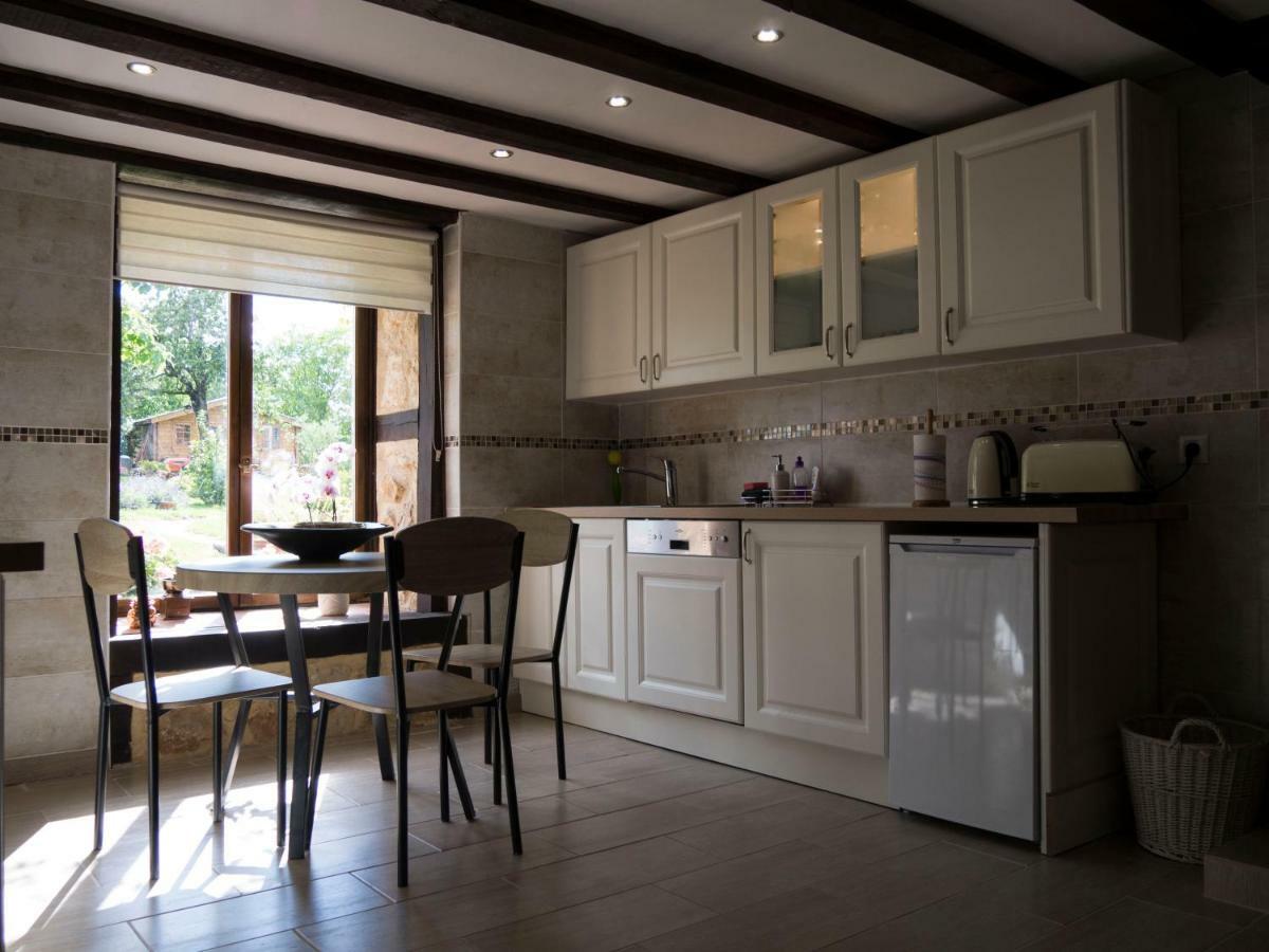 Chez Daisy Villa Montbron Bagian luar foto