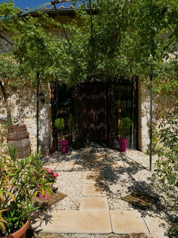 Chez Daisy Villa Montbron Bagian luar foto