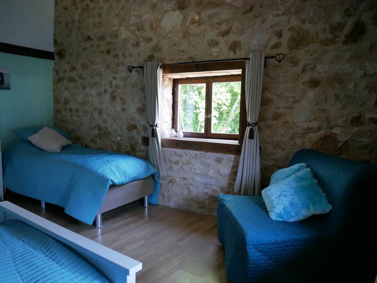 Chez Daisy Villa Montbron Bagian luar foto